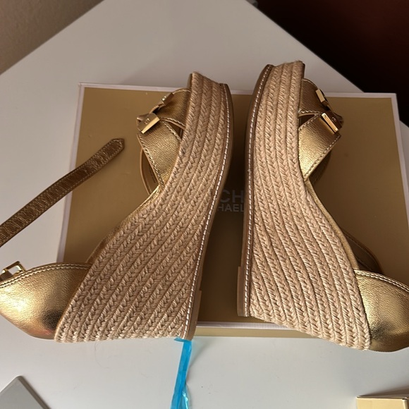 Authentic gold Michael Kors  Ripley wedges 10 - Picture 6 of 11